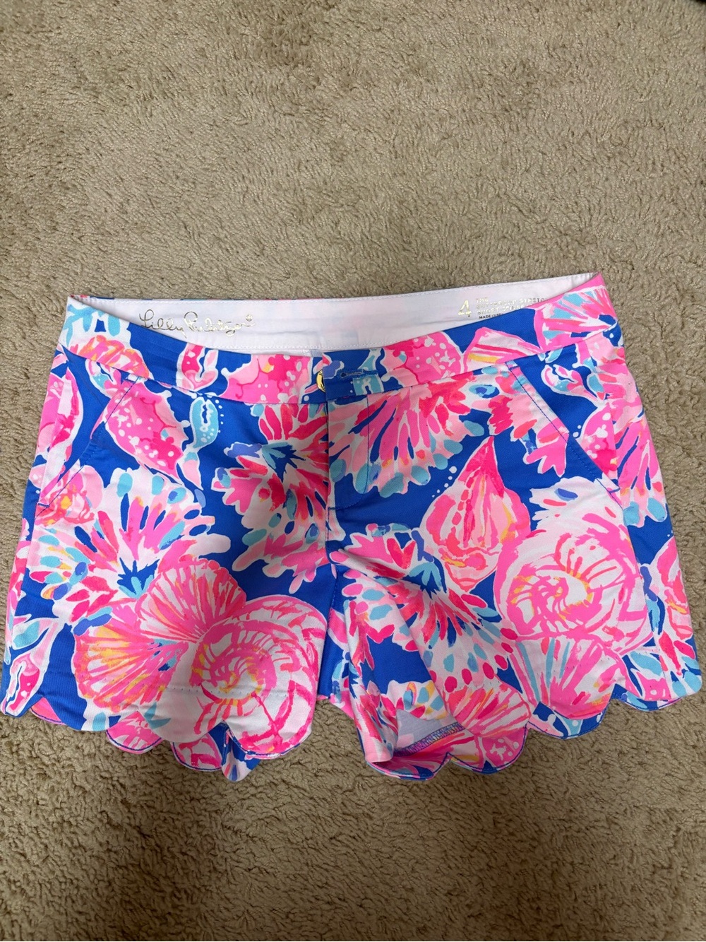 Lilly Pulitzer Blue Floral Scalloped Hem Shorts with Pink Accents